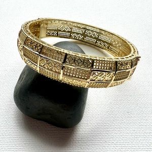 18k Laminated Gold Bracelet with combined fabric.